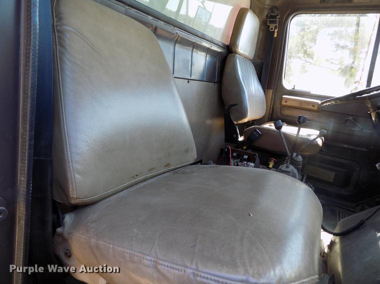 image for item DY9032 1991 International 4900 dump truck