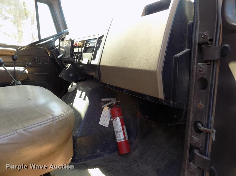 image for item DY9032 1991 International 4900 dump truck