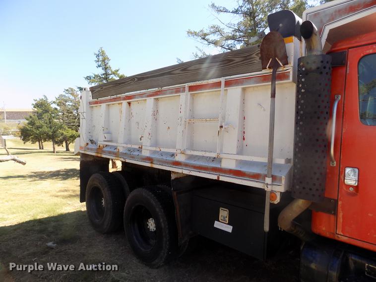image for item DY9032 1991 International 4900 dump truck