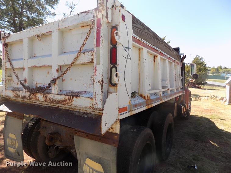 image for item DY9032 1991 International 4900 dump truck