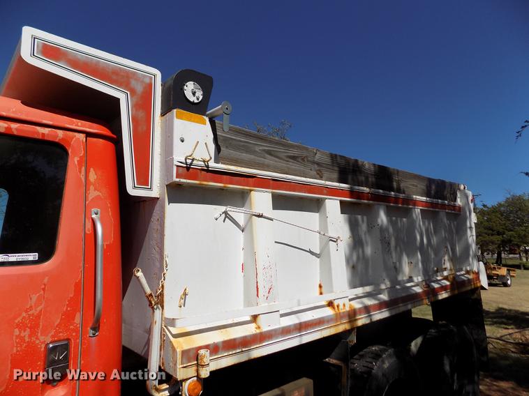 image for item DY9032 1991 International 4900 dump truck