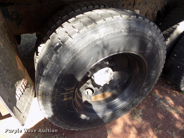 image for item DY9032 1991 International 4900 dump truck