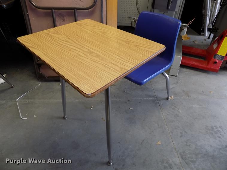 image for item DZ9571 (16) student desk and chairs