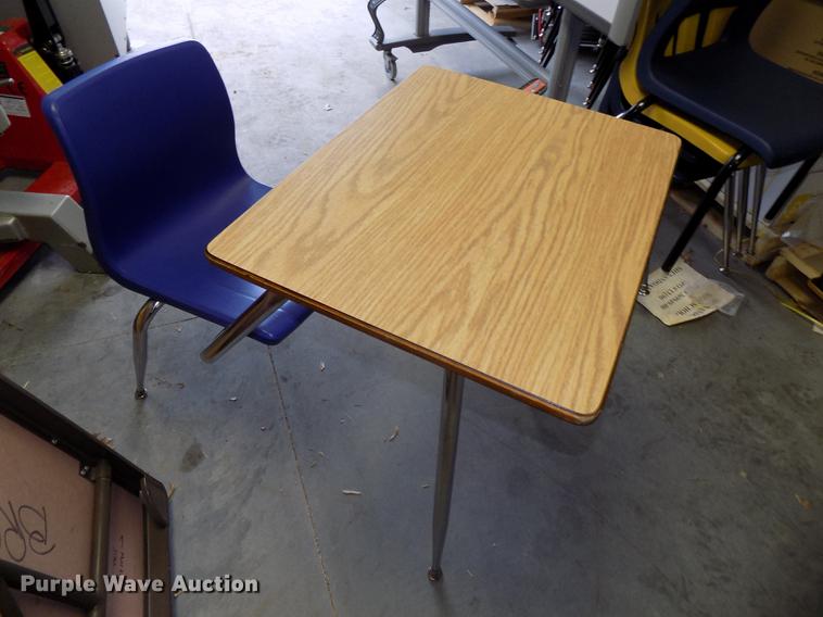 image for item DZ9571 (16) student desk and chairs