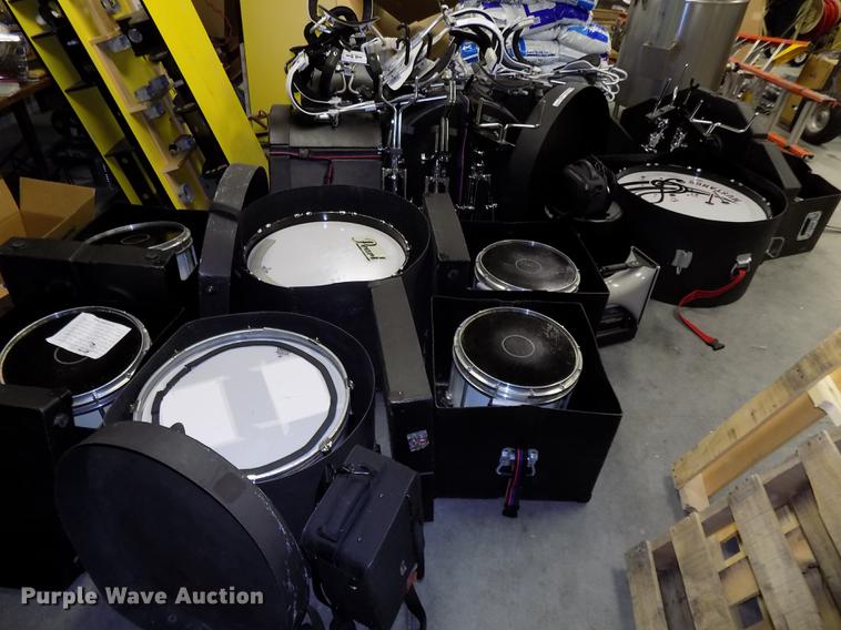 image for item DZ9574 Marching band drums and accessories