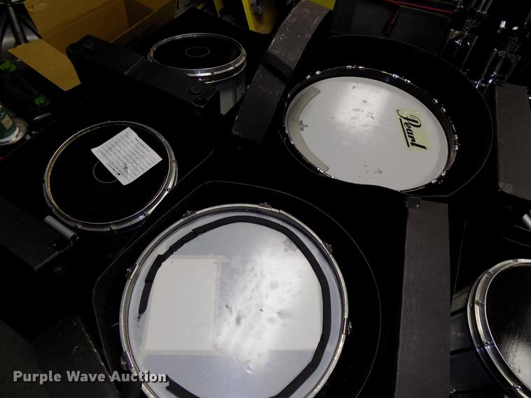 image for item DZ9574 Marching band drums and accessories