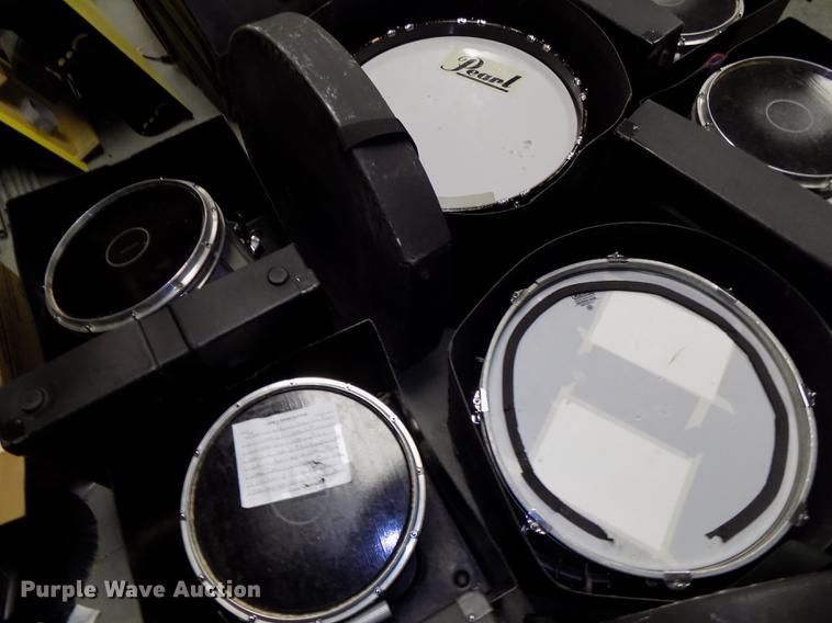 image for item DZ9574 Marching band drums and accessories