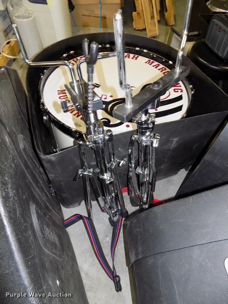 image for item DZ9574 Marching band drums and accessories