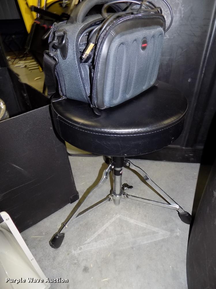 image for item DZ9574 Marching band drums and accessories