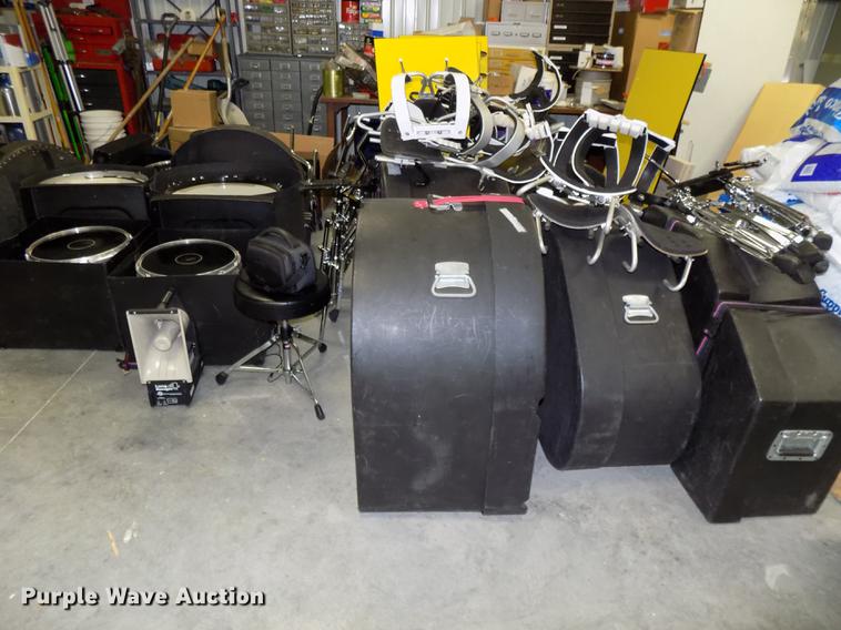 image for item DZ9574 Marching band drums and accessories