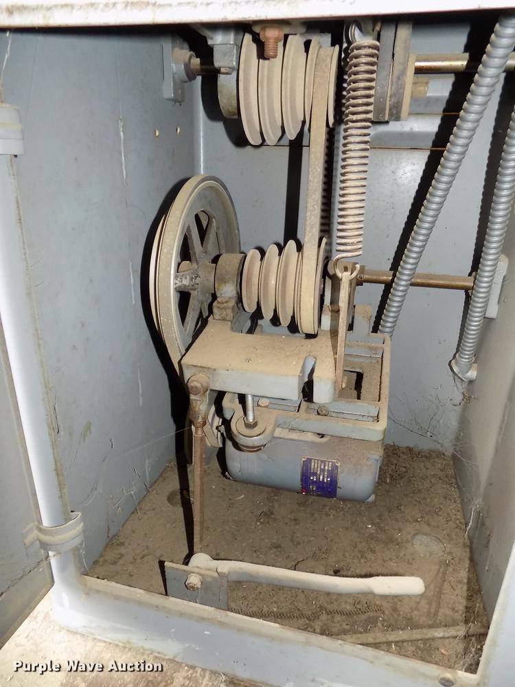 image for item DZ9581 Logan 1875 metal lathe