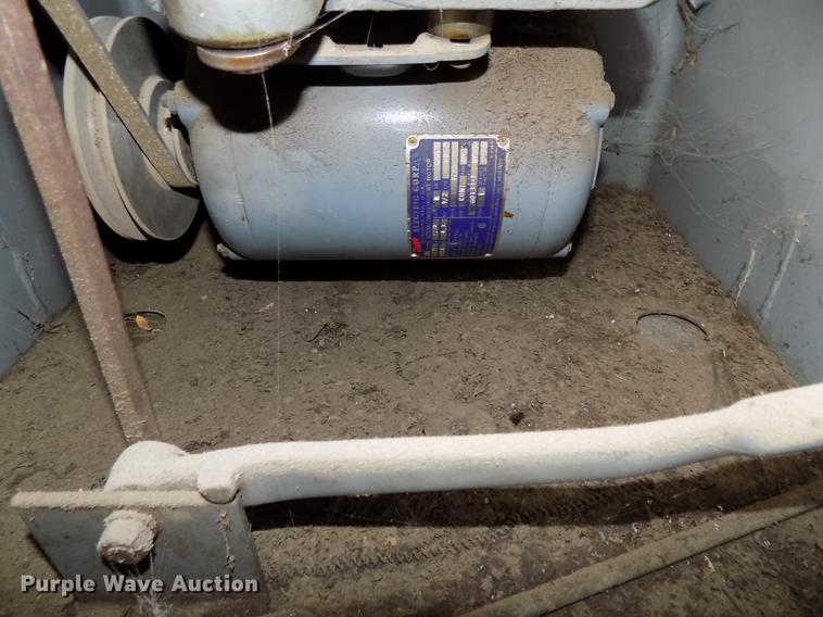 image for item DZ9581 Logan 1875 metal lathe