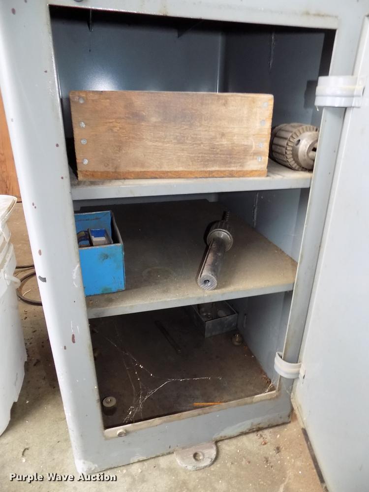 image for item DZ9581 Logan 1875 metal lathe