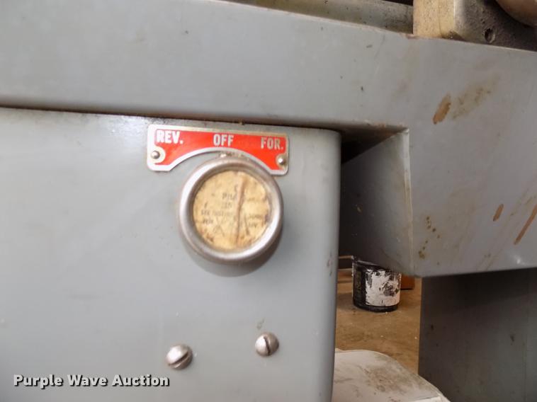 image for item DZ9581 Logan 1875 metal lathe