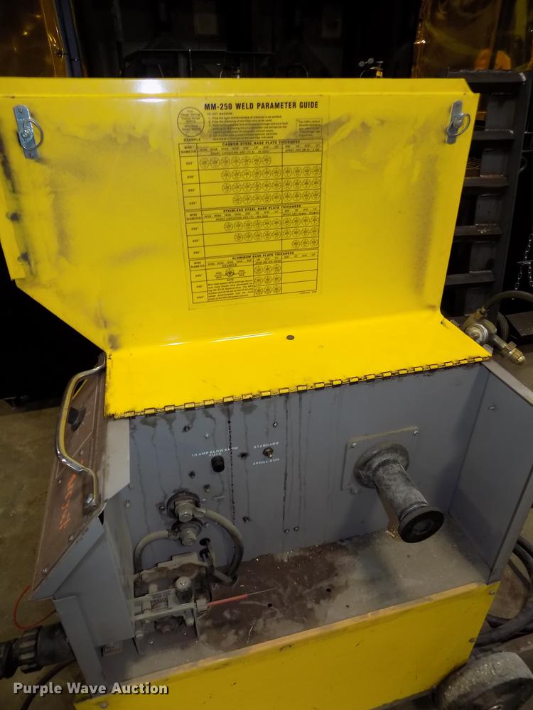 image for item DZ9583 Esab Migmaster 250 wire feed