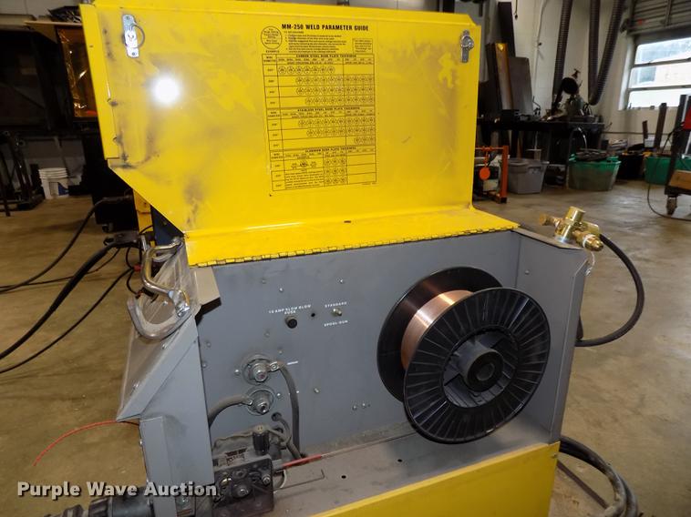 image for item DZ9585 Esab Migmaster 250 wire welder