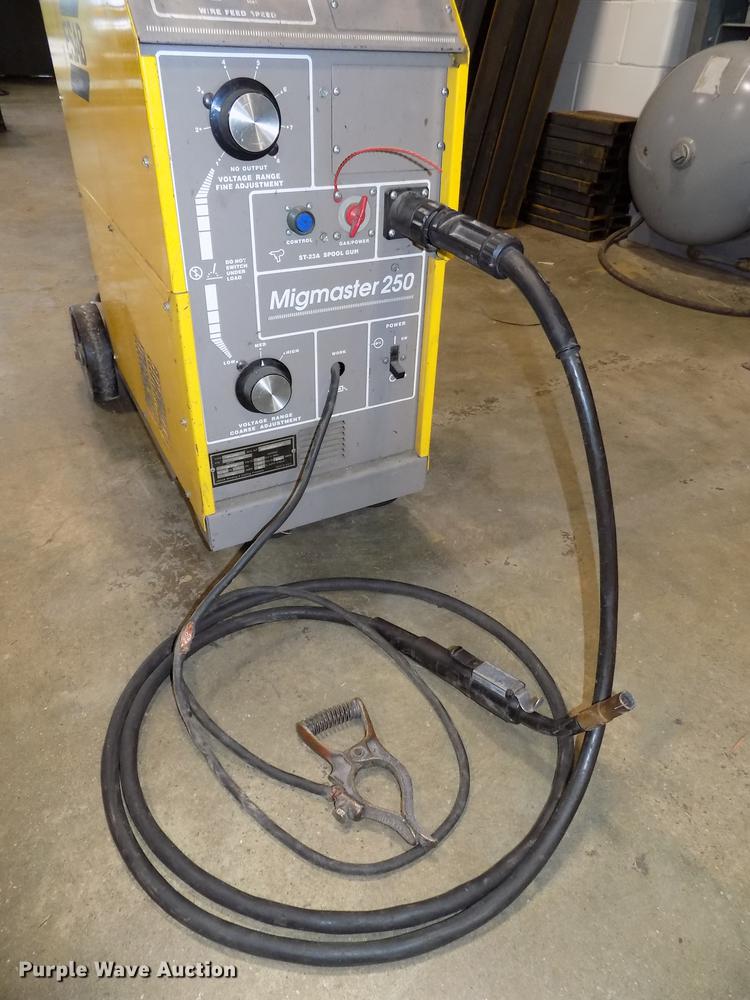 image for item DZ9585 Esab Migmaster 250 wire welder