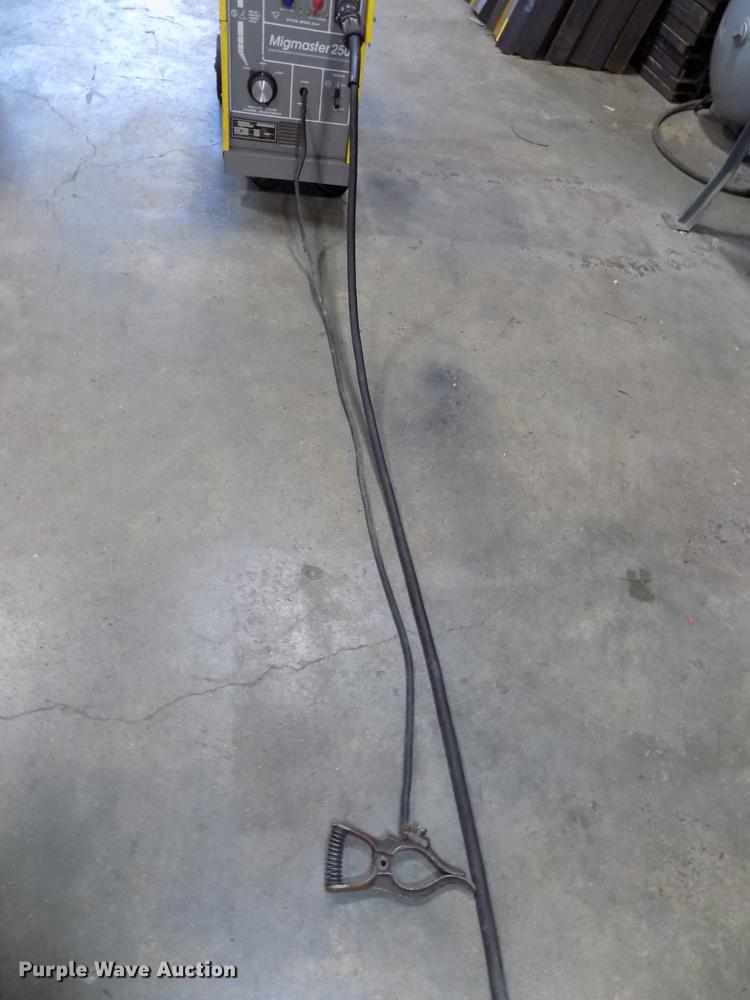 image for item DZ9585 Esab Migmaster 250 wire welder