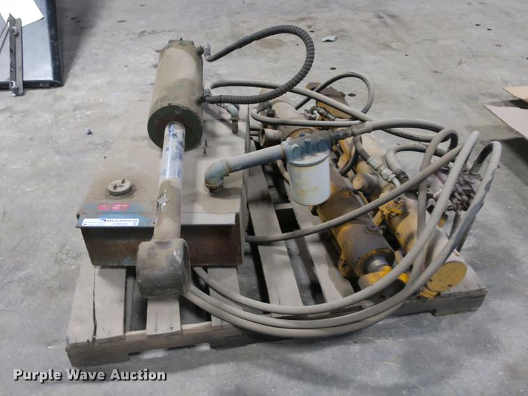 image for item EO9359 Hydraulic tank and cylinders