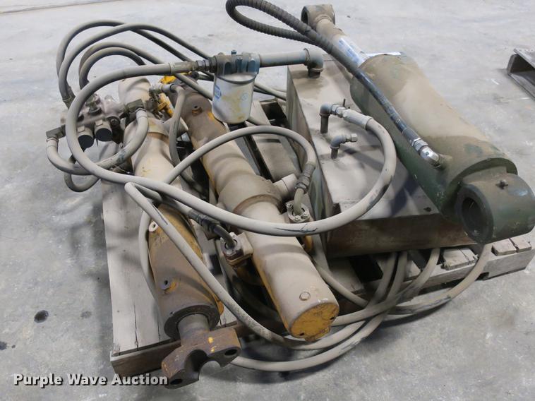image for item EO9359 Hydraulic tank and cylinders