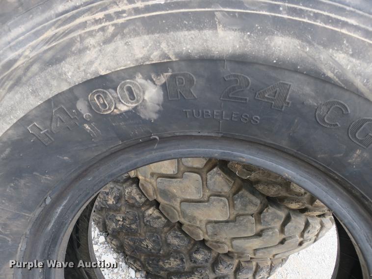 image for item EO9369 (11) 14.00-24 tires