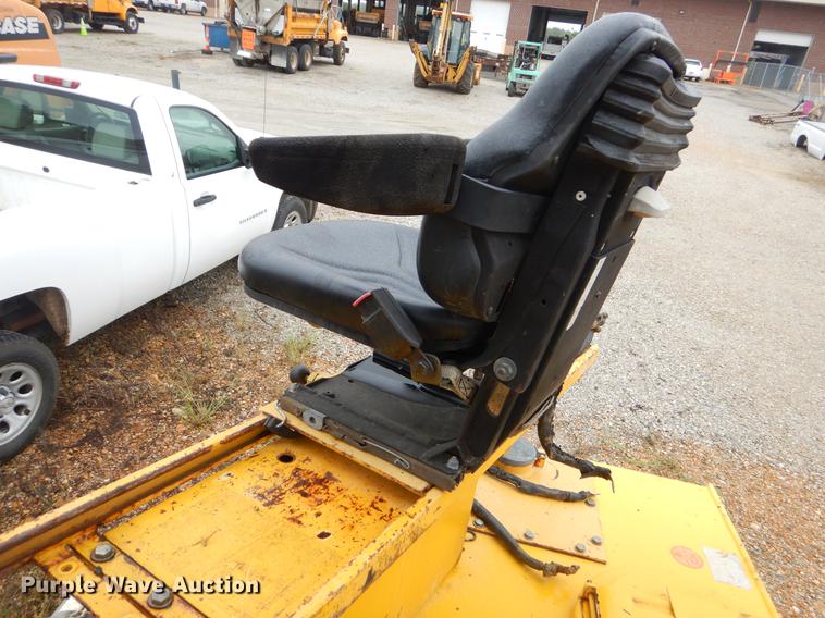 image for item EO9582 2003 Vibromax 752C double drum roller