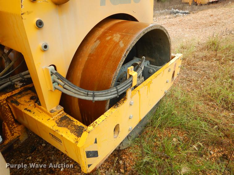 image for item EO9582 2003 Vibromax 752C double drum roller