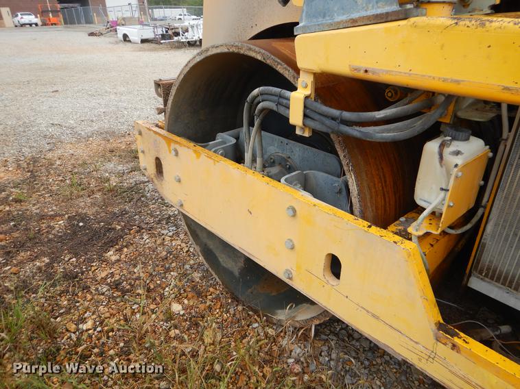 image for item EO9582 2003 Vibromax 752C double drum roller