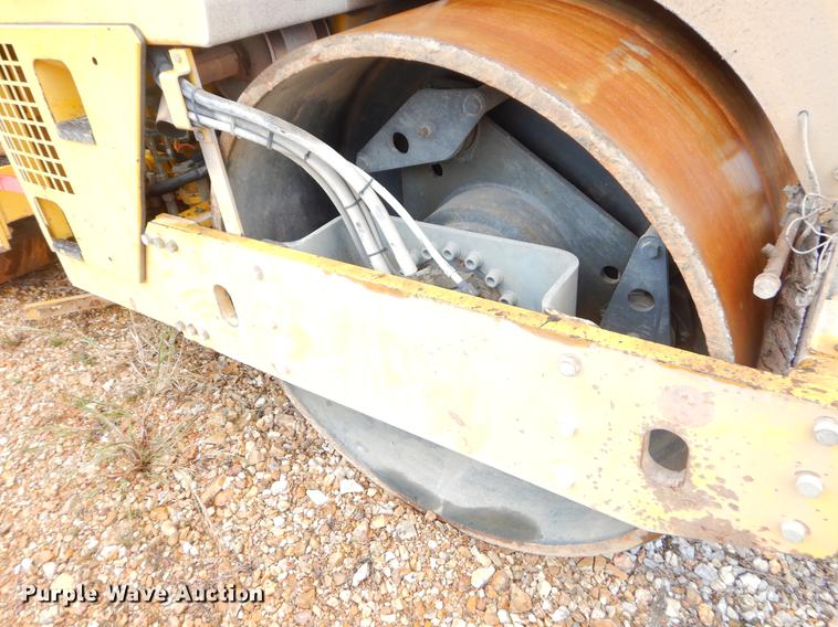 image for item EO9582 2003 Vibromax 752C double drum roller