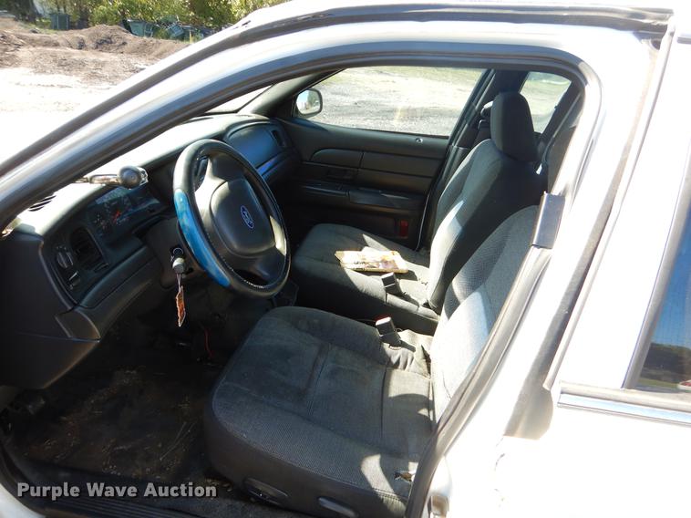 image for item EO9626 2004 Ford Crown Victoria Police Interceptor