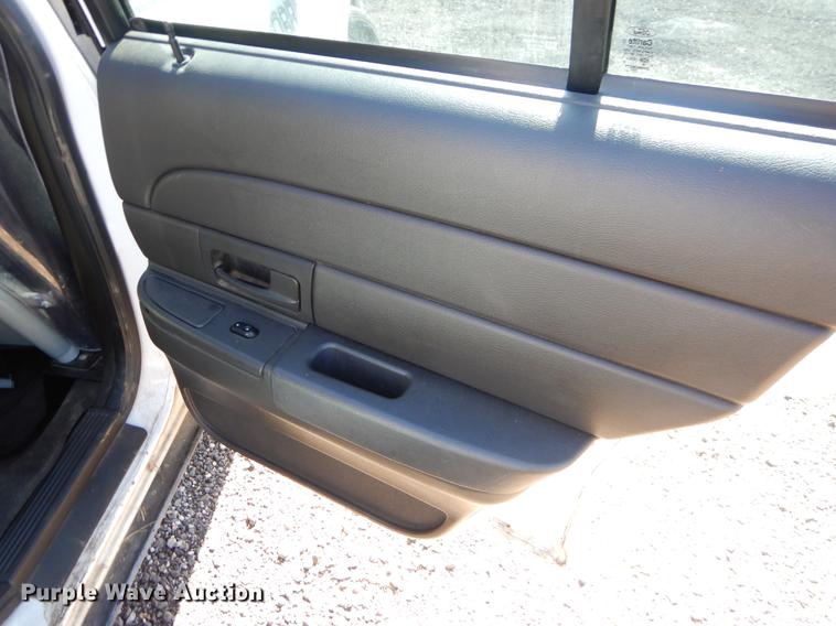 image for item EO9626 2004 Ford Crown Victoria Police Interceptor