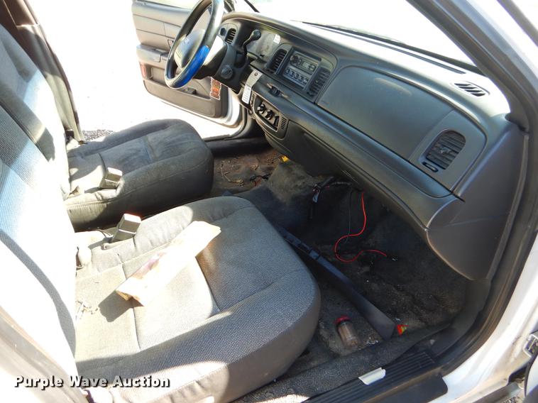 image for item EO9626 2004 Ford Crown Victoria Police Interceptor