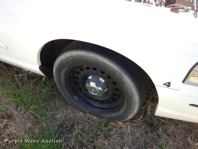 image for item EO9627 2000 Ford Crown Victoria Police Interceptor