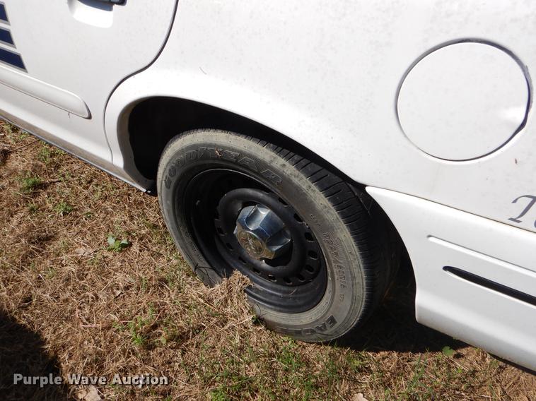 image for item EO9627 2000 Ford Crown Victoria Police Interceptor