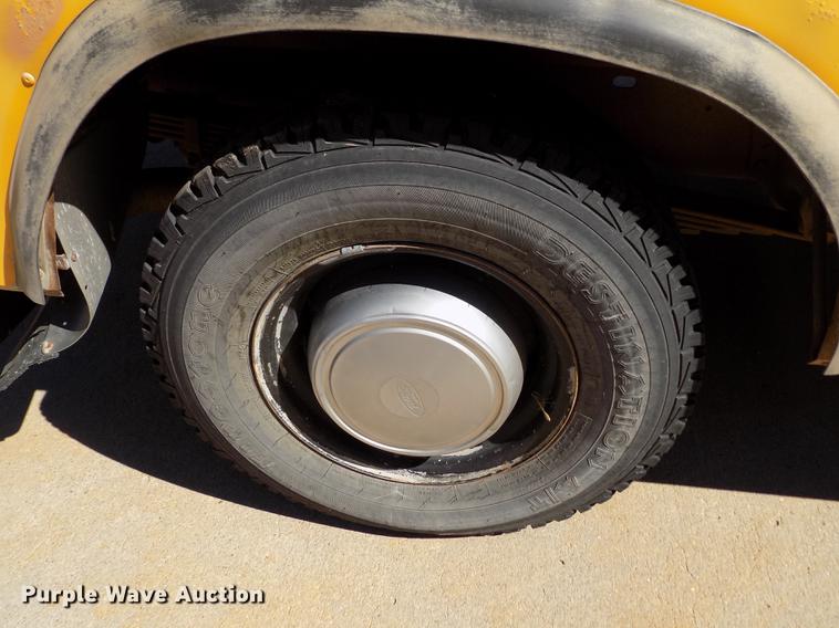 image for item ER9182 1996 Ford Econoline E350 school bus