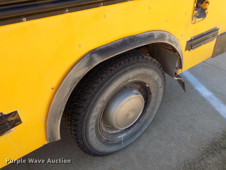 image for item ER9182 1996 Ford Econoline E350 school bus