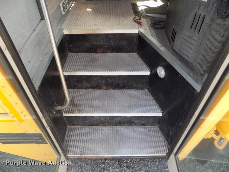 image for item ER9183 1993 Ford B700 school bus