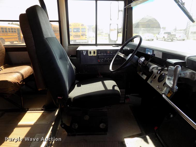 image for item ER9183 1993 Ford B700 school bus