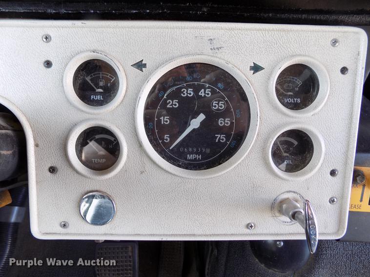 image for item ER9183 1993 Ford B700 school bus