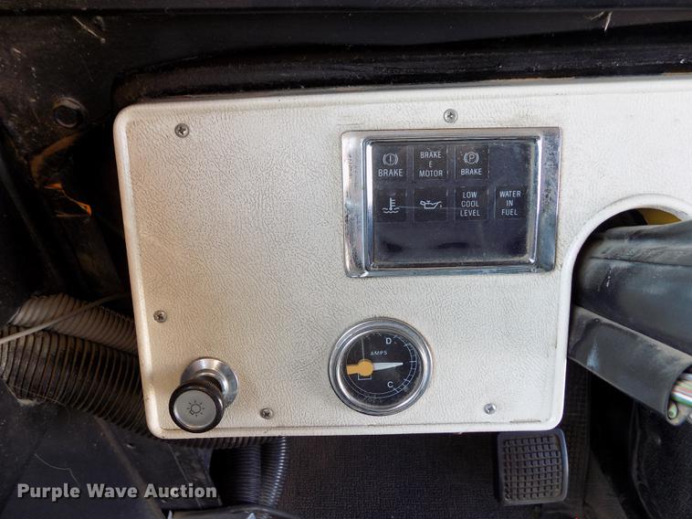 image for item ER9183 1993 Ford B700 school bus