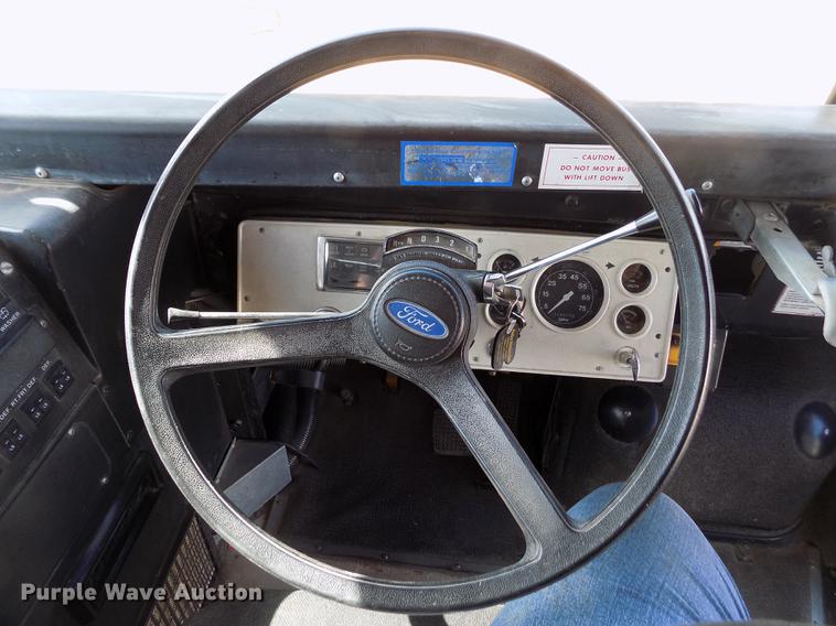 image for item ER9183 1993 Ford B700 school bus