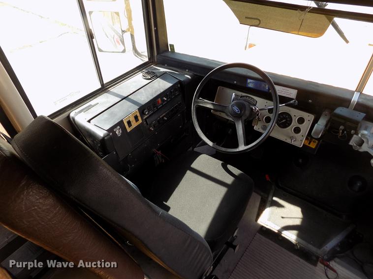 image for item ER9183 1993 Ford B700 school bus