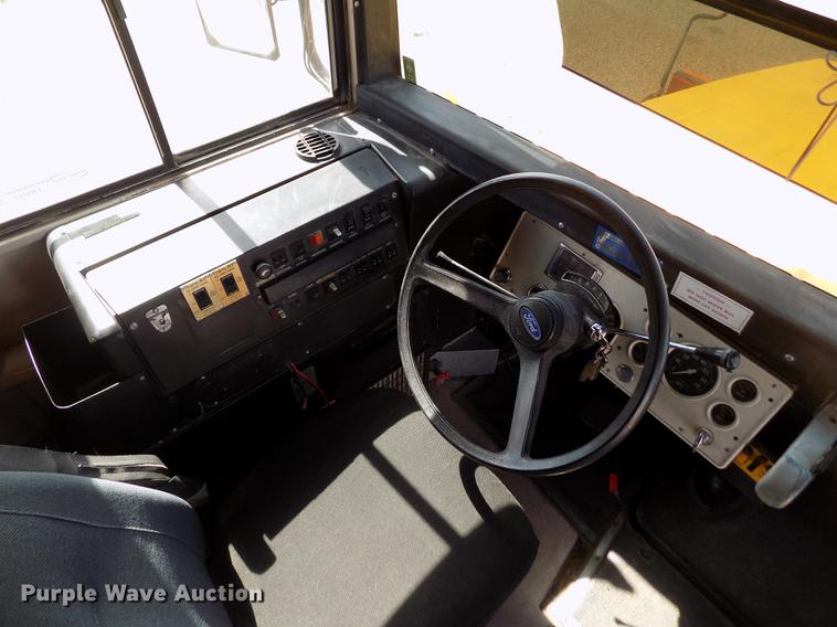 image for item ER9183 1993 Ford B700 school bus