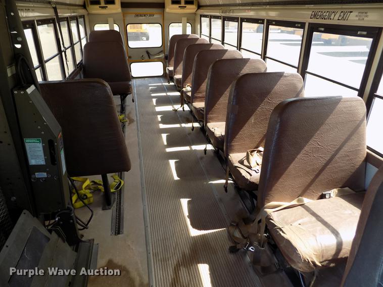 image for item ER9183 1993 Ford B700 school bus