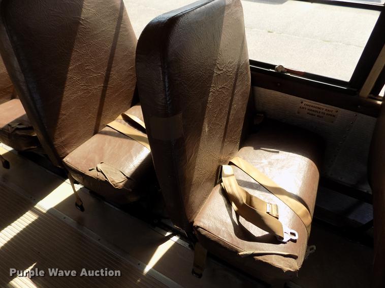 image for item ER9183 1993 Ford B700 school bus