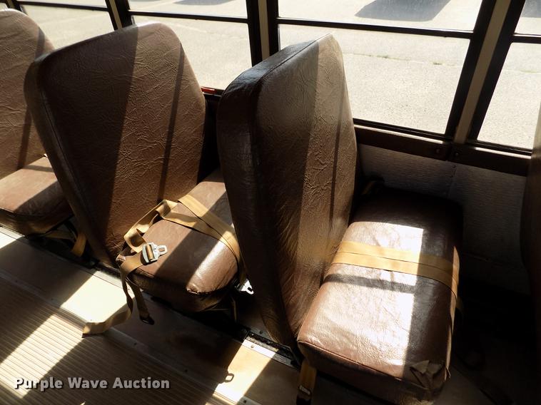 image for item ER9183 1993 Ford B700 school bus