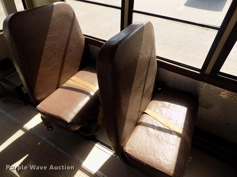 image for item ER9183 1993 Ford B700 school bus