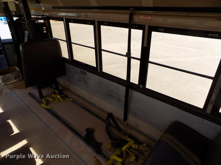 image for item ER9183 1993 Ford B700 school bus