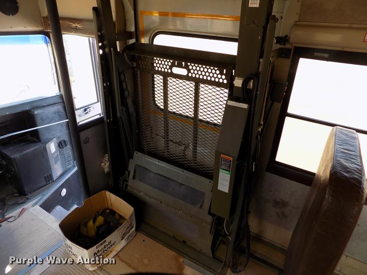 image for item ER9183 1993 Ford B700 school bus