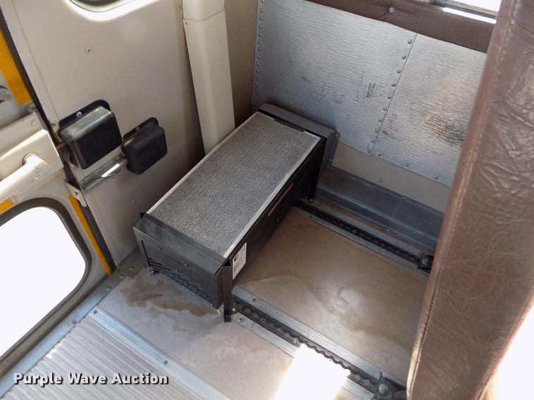 image for item ER9183 1993 Ford B700 school bus